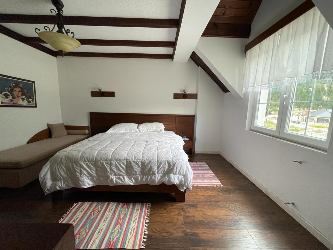 Bujtina Valbone Hotel ภายนอก รูปภาพ